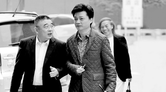 錢文忠（左）、小崔、蔡志忠（后）三位大咖步入錄制現場