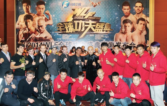 新聞發(fā)布會(huì)上，中外選手齊聚一堂。