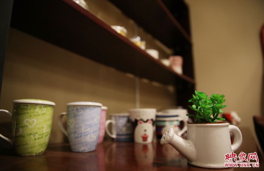 書店內(nèi)促銷用的杯子。