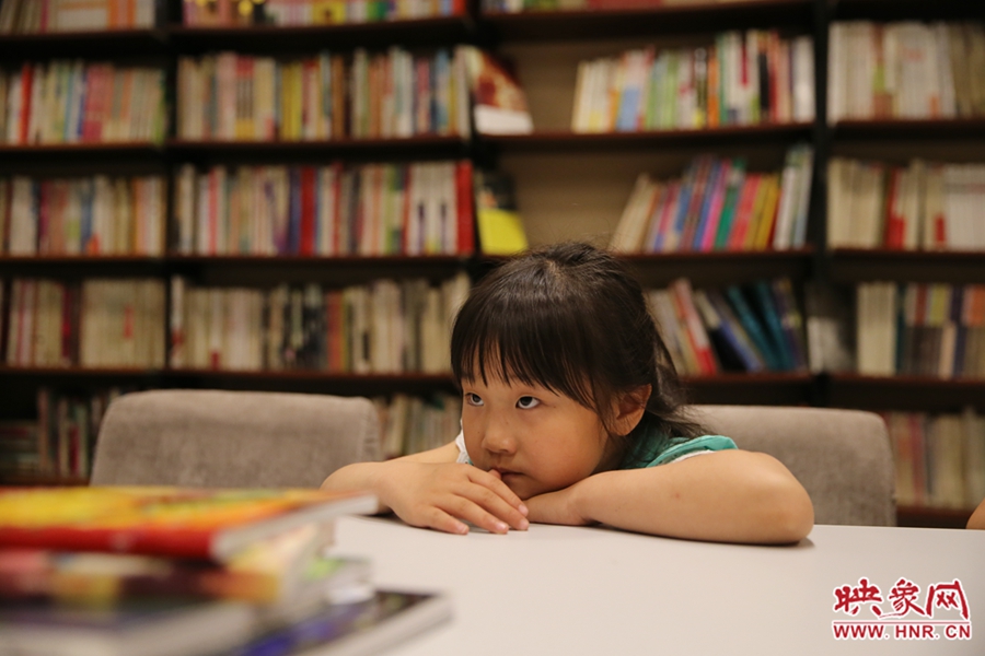 看書的人。