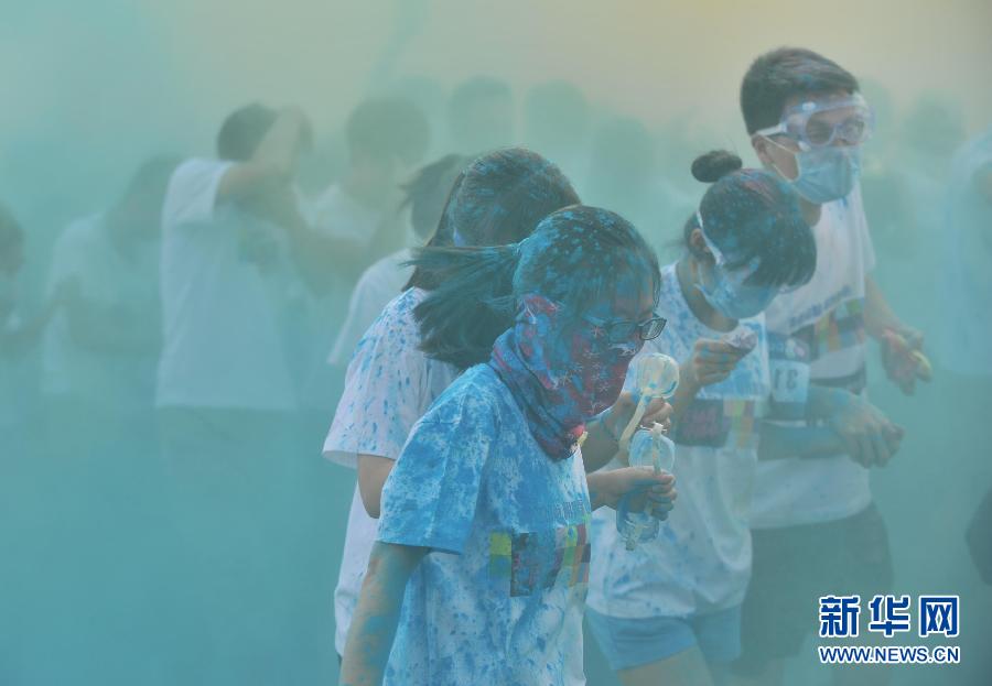 “彩跑”跑進(jìn)清華大學(xué)研究生運(yùn)動(dòng)會(huì)