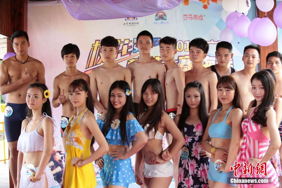 學(xué)生參加?；ㄐ２荽筚?美女穿比基尼秀身材